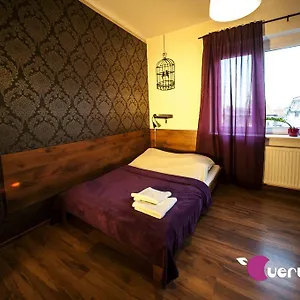 Vandrarhem Very Berry - Old Town, Parking, Lift, Reception 24h